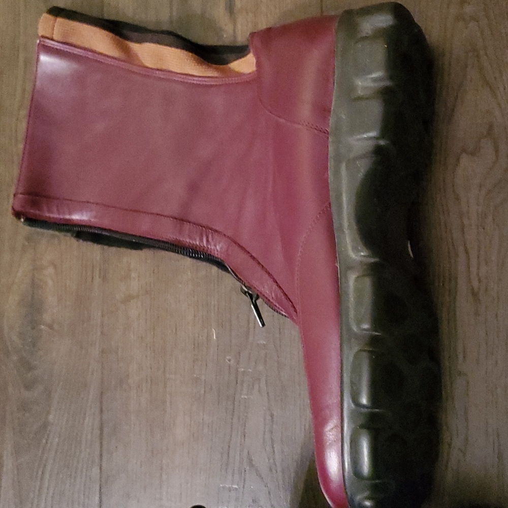 Boots - Picture 2 of 5